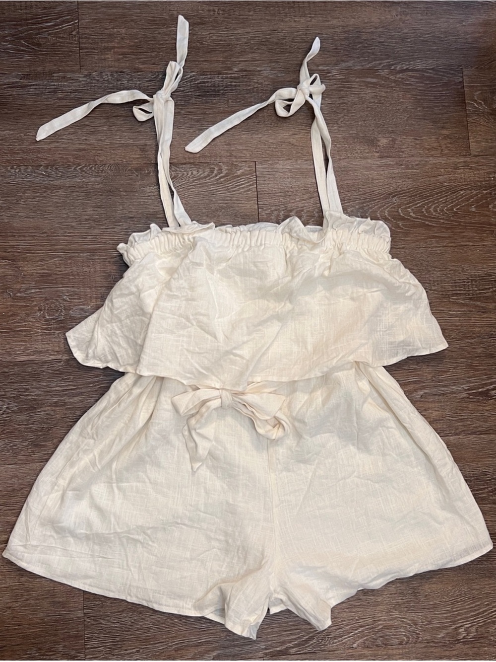 Hello Molly Ruffle Romper - Picture 2 of 12